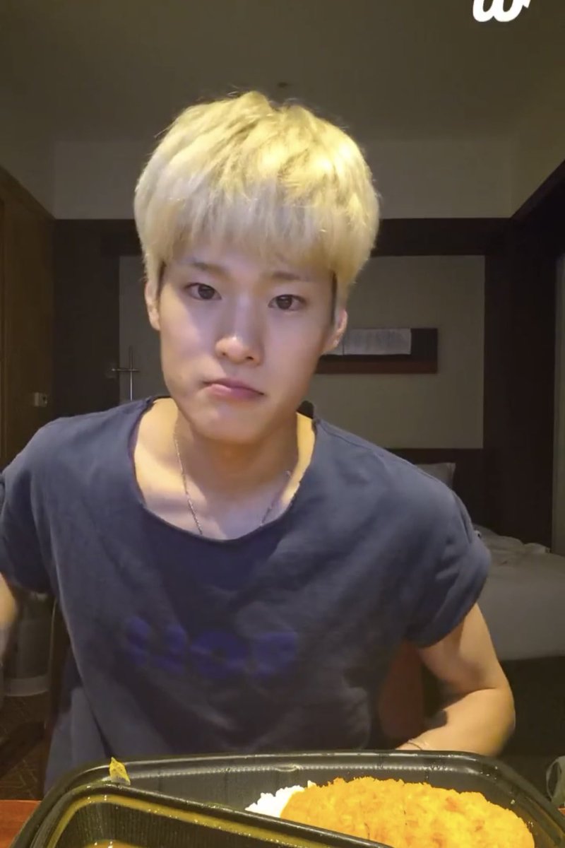 flipandfish's tweet photo. แต่งตัวน่ารักจังงงง ㅜ. ㅜ https://t.co/BwpC9kC0fv