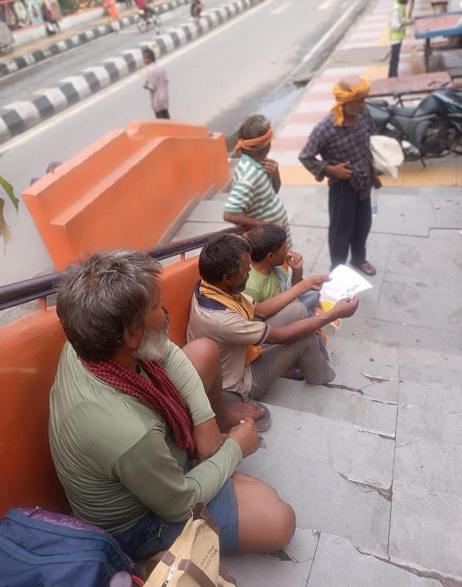 Badlavindia_org's tweet photo. Day 18 | Sarthak – Part 3

Today, our street theatre team performed at Shani Mandir, Hanumant Dham, and Parivartan Chowk, continuing conversations around rehabilitation and outreach as the campaign enters its final phase.

#BadlavIndia #SarthakPart3 #StreetTheatre #Lucknow https://t.co/ujsU4tYOzy