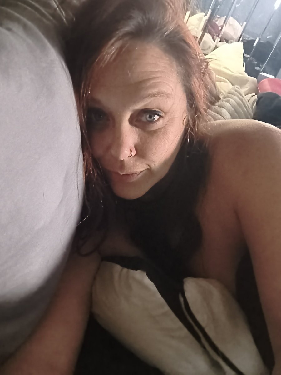 NickBuijs's tweet photo. should i wear a bra? https://t.co/Pf4QBjbRSY
