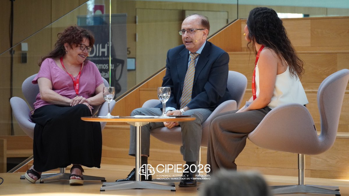 CIPIE2026's tweet photo. #CIPIE2026 de la idea a la práctica real 

🔵@gcliment ha explorado el camino de la innovación tecnológica en Psicología, desde el desarrollo hasta su aplicación

🔵María Domínguez ha resaltado el papel de los datos estructurados para impulsar soluciones con impacto https://t.co/3nkWHdajpO