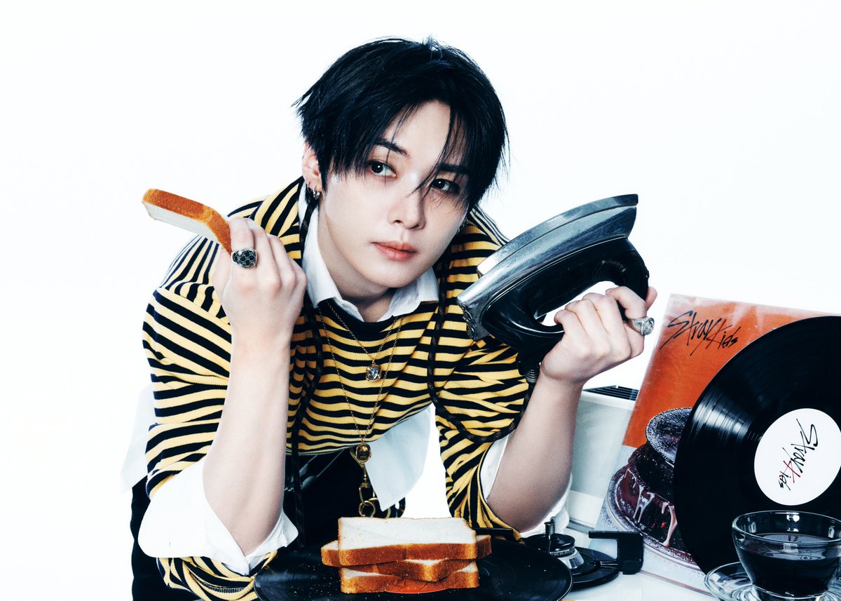 carpe_Quixote's tweet photo. 𝖮𝖬𝖦... 𝖫𝗂𝗇𝗈 !! 𝖳𝗁𝖾 𝗍𝗁𝖾𝗆𝖾 𝗂𝗌 𝗄𝗂𝗇𝖽𝖺 𝗉𝗋𝖾𝗍𝗍𝗒
#leeknow #Straykids #THIS_THAT
@Stray_Kids https://t.co/VYDJcc693M