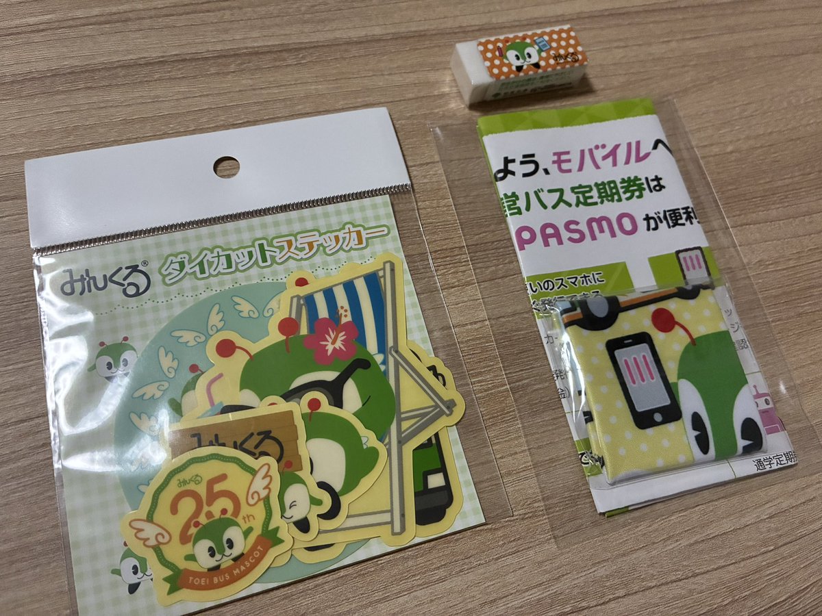 magic_hour_oo's tweet photo. ステッカー買ったらおまけでマルチクロスと消しゴム貰った🥹神すぎる、都営交通さん一生ついてく🥹🥹 https://t.co/j5Wngl9re6