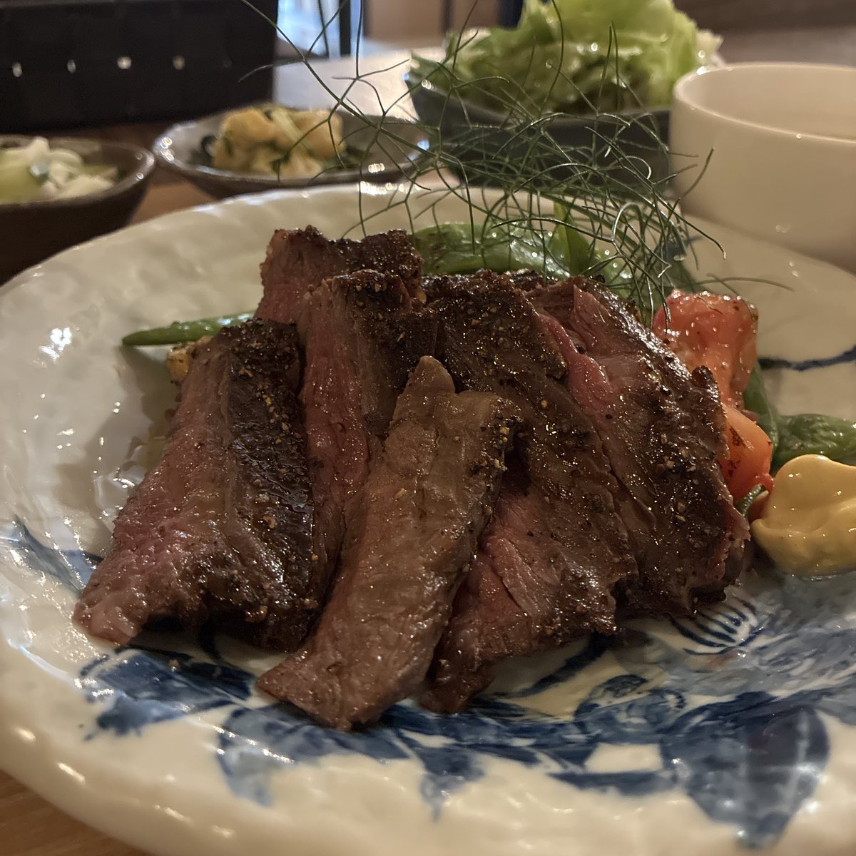 knnbuile's tweet photo. 「オススメ」は
在庫処分か、それとも自信作か

南松方面の居酒屋さんランチで
明らかな前者を経験したので
(もうずいぶん前なのに。飯の恨みは…)

今回は、迷った末にオススメに従ったのが大正解だった https://t.co/4htxlDXyWs