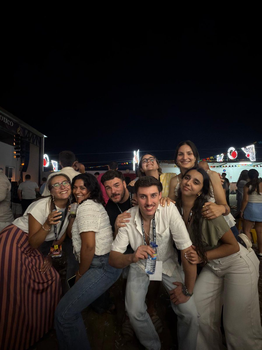 amagxx's tweet photo. a festa foi há uma semana e eu já estou pronta para a de 2027 https://t.co/eeBbBMcG0K