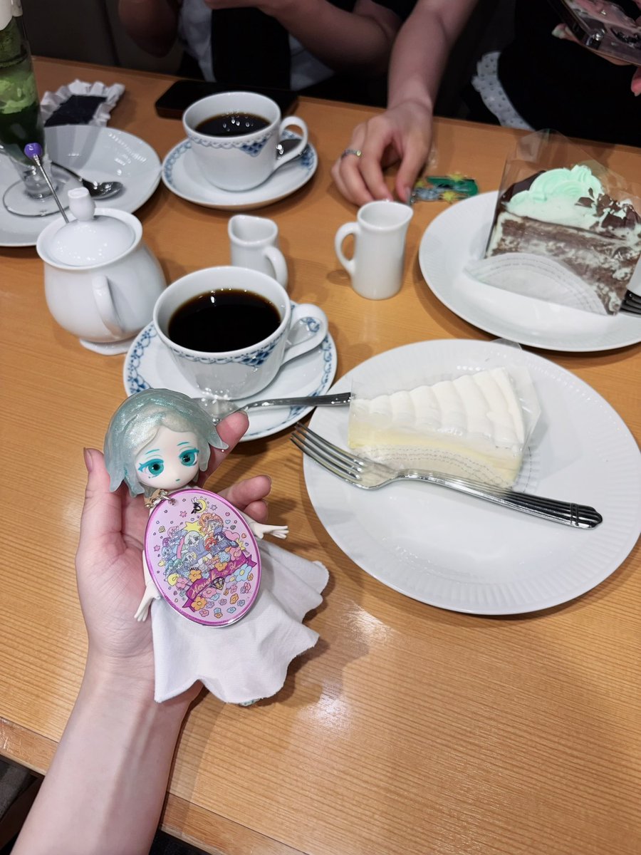 sankakucos's tweet photo. もちろんフォスも一緒♪ https://t.co/Do3lPNVd1s