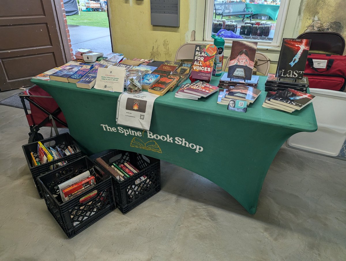 TaffetaChime's tweet photo. Come see me at the Smyrna Farmers Market until noon! I'm here hanging out with The Spine Bookshop! #supportlocal #smyrna #indieauthor #localauthor #farmersmarket https://t.co/zrrpyqmC1y