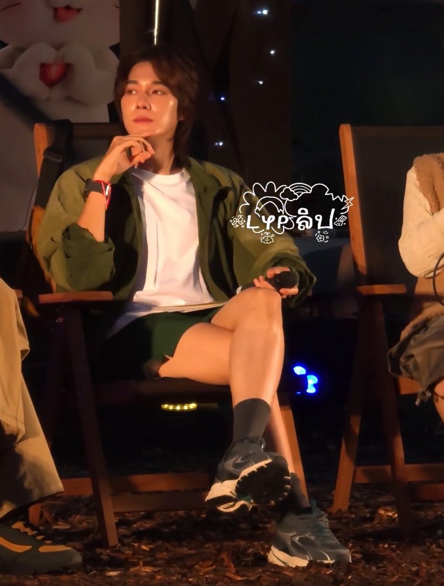 hirunslover's tweet photo. being serious, nani should drop his leg care routine cause idk if it’s wax or laser, i need to know what moisturizer he uses, if he exfoliates, bro pls help a girl out https://t.co/x8jzNVZoa8
