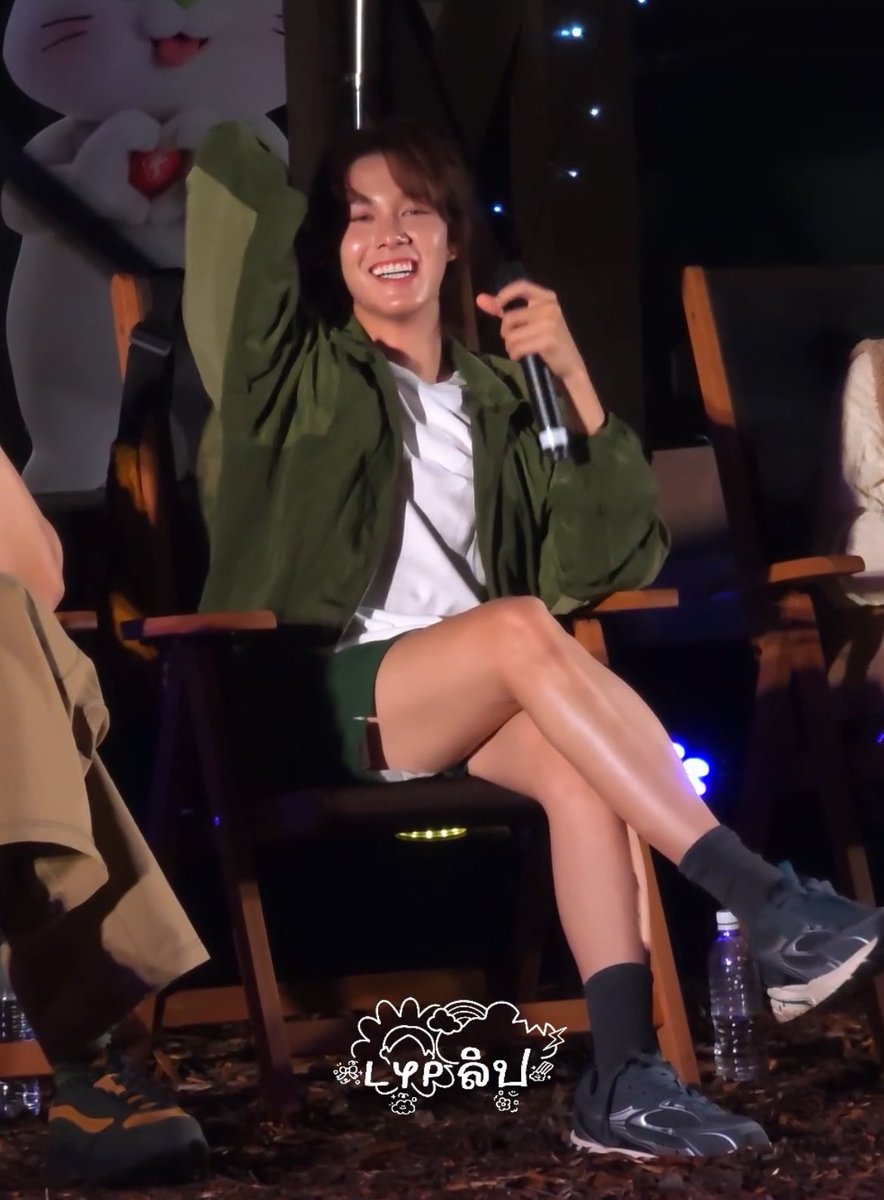 hirunslover's tweet photo. being serious, nani should drop his leg care routine cause idk if it’s wax or laser, i need to know what moisturizer he uses, if he exfoliates, bro pls help a girl out https://t.co/x8jzNVZoa8