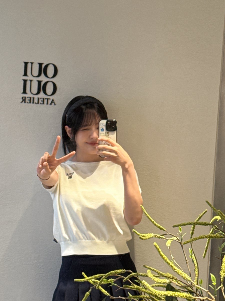 billlie_ig's tweet photo. [260711] a_us_noom instagram post

Long straight hair

Short straight hair

Long wavy low ponytail

Short wavy

🎵 Yerin Baek - 1-4-3

#MOONSUA #문수아 #Billlie #빌리 https://t.co/dklF6SDe8W