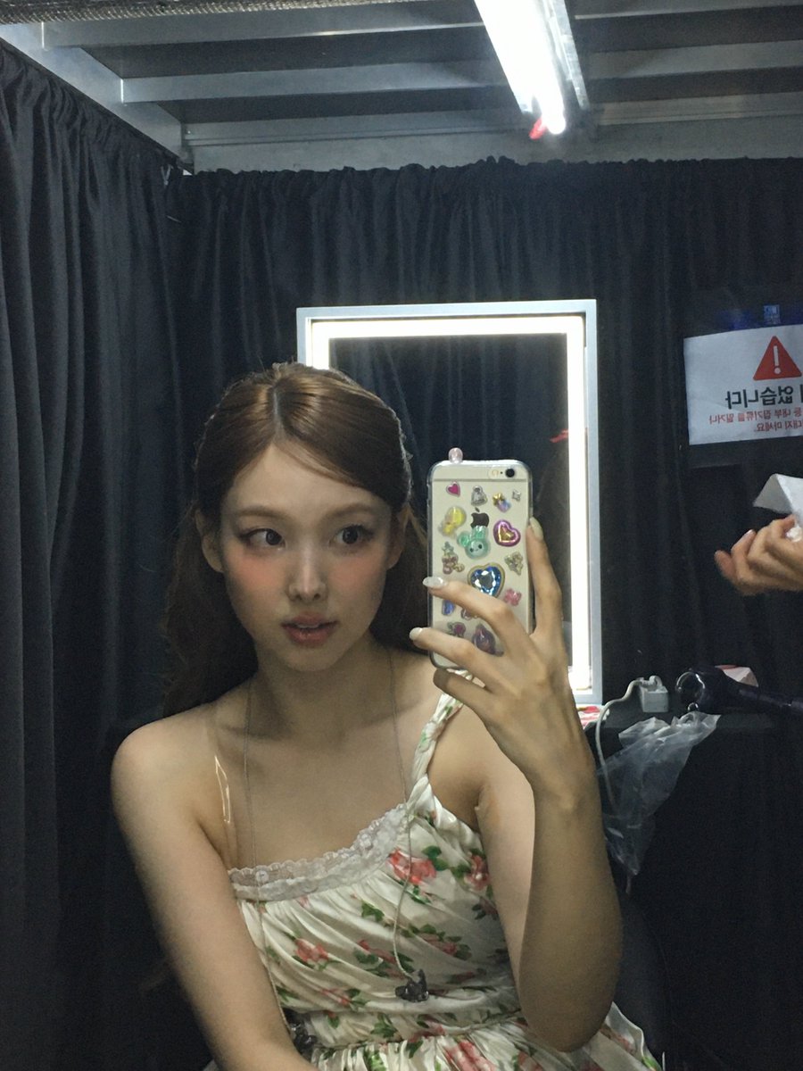 cuckdas_ny's tweet photo. 🐰  나 낼 더 잘할겤ㅋㅋㅋ 낼 봥

콘서트 내내 라이브로 달려 주시고 몸 부숴져라 춤 추는 사람이…내일 더 잘한다고..말한다는게😭 여기서 어떻게 더 잘할건데? 😭😭 https://t.co/J3SX8GS2Pe