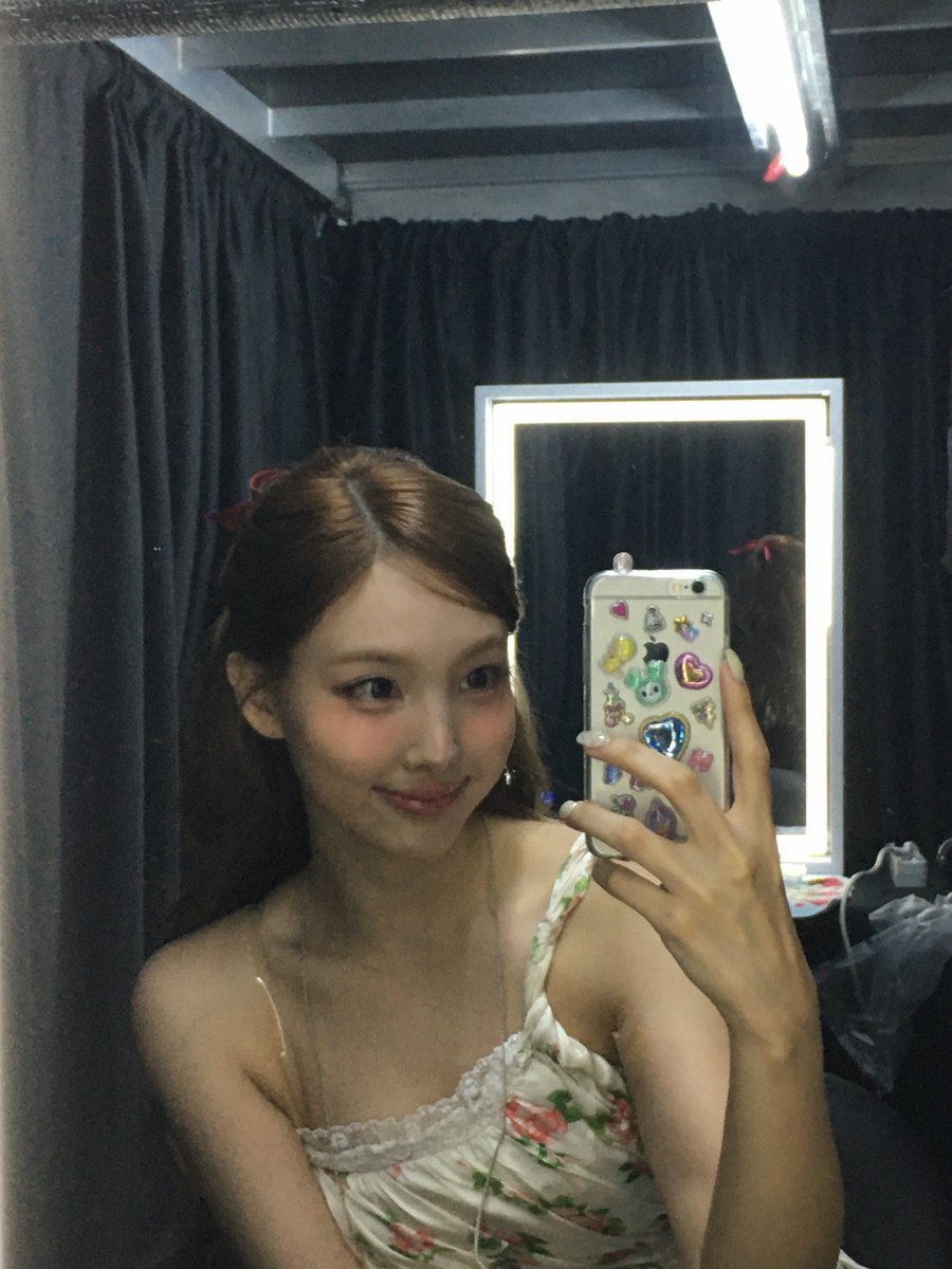 cuckdas_ny's tweet photo. 🐰  나 낼 더 잘할겤ㅋㅋㅋ 낼 봥

콘서트 내내 라이브로 달려 주시고 몸 부숴져라 춤 추는 사람이…내일 더 잘한다고..말한다는게😭 여기서 어떻게 더 잘할건데? 😭😭 https://t.co/J3SX8GS2Pe