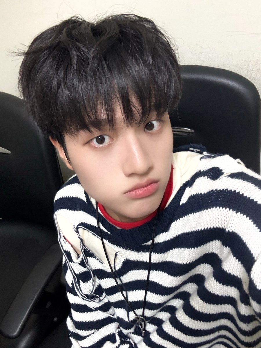 TRENDZ_OFFCL's tweet photo. [#정예찬] 아따ㅏㅏ 트렌드지?? 무대 잘하넹😆

#FROM_TRENDZ #TO_FRIENDZ #TRENDZ #트렌드지 https://t.co/71YjwSFtn9