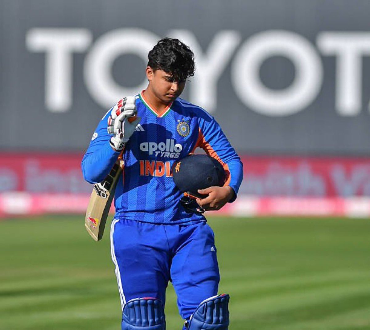 tweetmandy18's tweet photo. Lowering the confidence of a 15-year-old kid in his first international assignment by dropping him, despite the continued failures of Mr. Babysitter Tilak, shows how Indian cricket has entered the era of bootlicking.

#vaibhavsooryavanshi #tilak #indiancricket https://t.co/l9lLv1Bu0T
