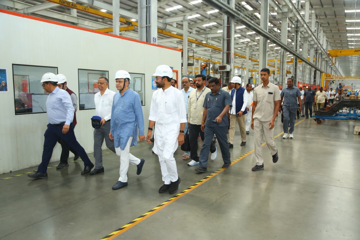 kishanreddybjp's tweet photo. Visited the Medha (Rail Coach) Bogie Factory and Medha Servo Drives manufacturing facility along with Hon'ble Union Minister for Railways, Information &amp; Broadcasting, Electronics &amp; Information Technology, Shri @AshwiniVaishnaw. https://t.co/e8eglGMLcI