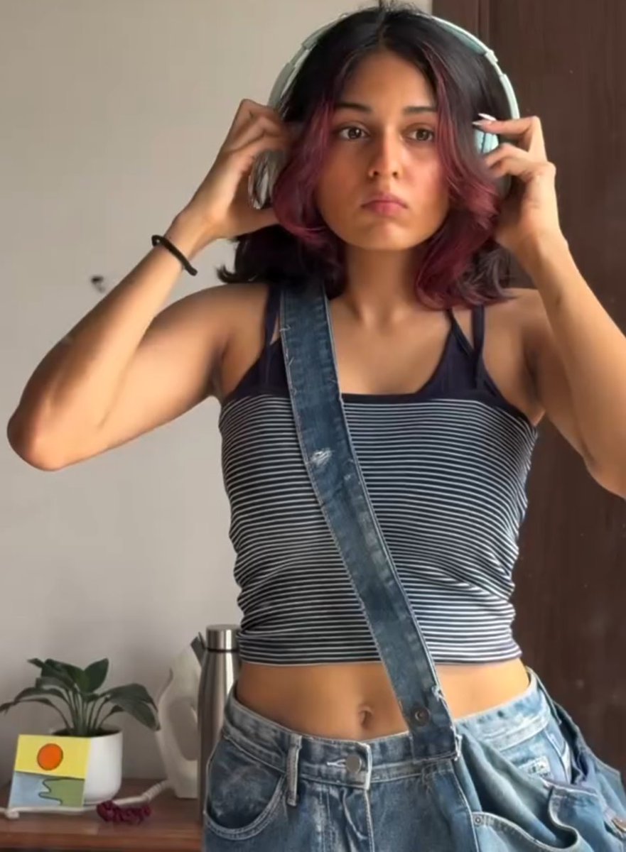 Just_Gajiee's tweet photo. Dhrithi 🥵
Akkul 👅 Thoppul 😋💦💦 https://t.co/l2GuuApNqm
