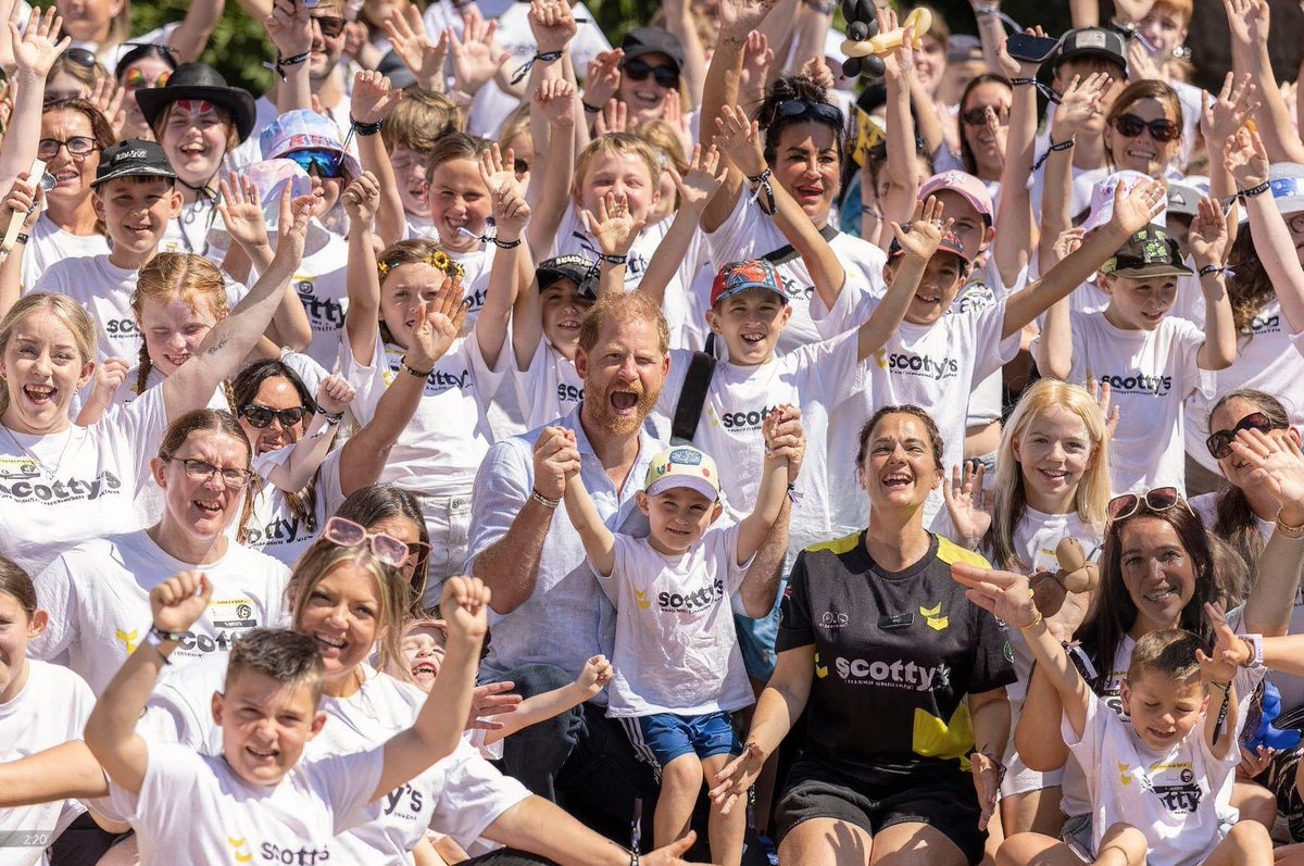 AgathedeLili's tweet photo. What a beautiful pic...
Harry’s Agenda was packed with meaningful events. It's a shame Charles's ineptitude almost disrupted it.
#WeLoveYouHarryandMeghan https://t.co/4LMHBpKOi6
