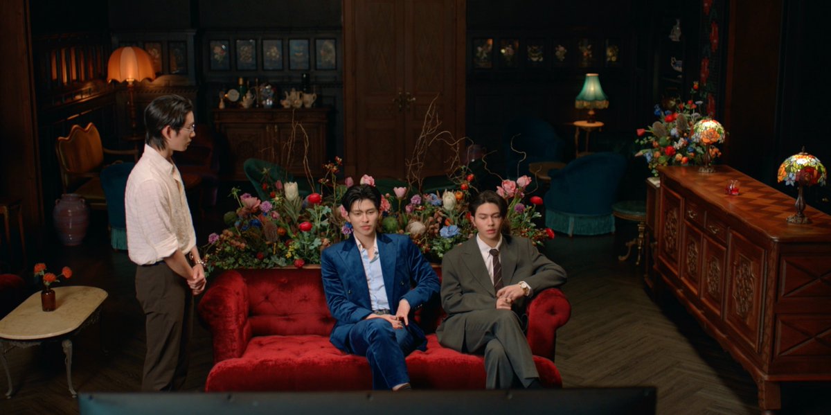 GMMTV's tweet photo. แค่ภาพนิ่งก็วุ่นวายละ เฟรมนี้ เฮ้อ 555555555555555555555555 โตมาด้วยกันเป็นยังไง ก็เป็นแบบนี้แหละ5555555555 
#PeachAndMeSeriesEP1
@ppnaravit @Williamjkp1 @EstRvp https://t.co/F8lZc6NYAf