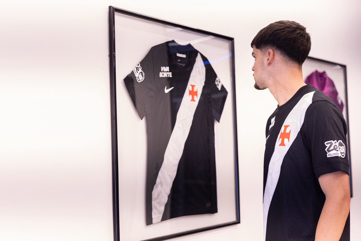 VascodaGama's tweet photo. Primeiros registros de Paulinho como atleta do Vasco ☑️💢

📸 Matheus Lima | #VascoDaGama https://t.co/w7aBIZcIKp