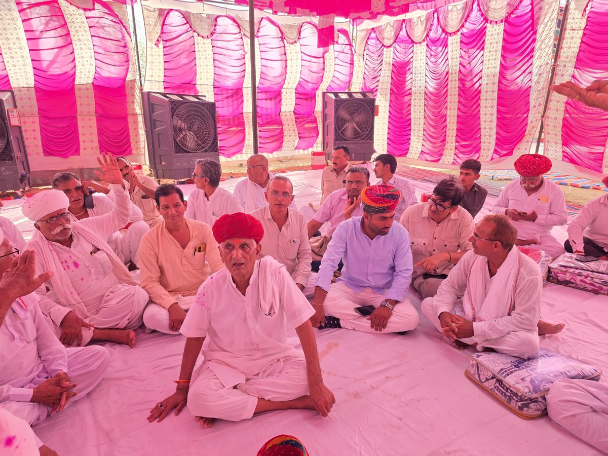 DoliThansingh's tweet photo. गतदिवस पचपदरा विधानसभा क्षेत्र के ग्राम कुड़ी निवासी आदरणीय गुरुजी श्री रामलाल जी विश्नोई के नवीन गृह प्रवेश एवं पुत्र श्री रणवीर जी की सुपुत्री के शुभ सगाई समारोह में सम्मिलित होकर परिवारजनों को हार्दिक शुभकामनाएँ एवं बधाई प्रेषित की।
#thansinghdoli #rlprajasthan https://t.co/UTvLanbZaI