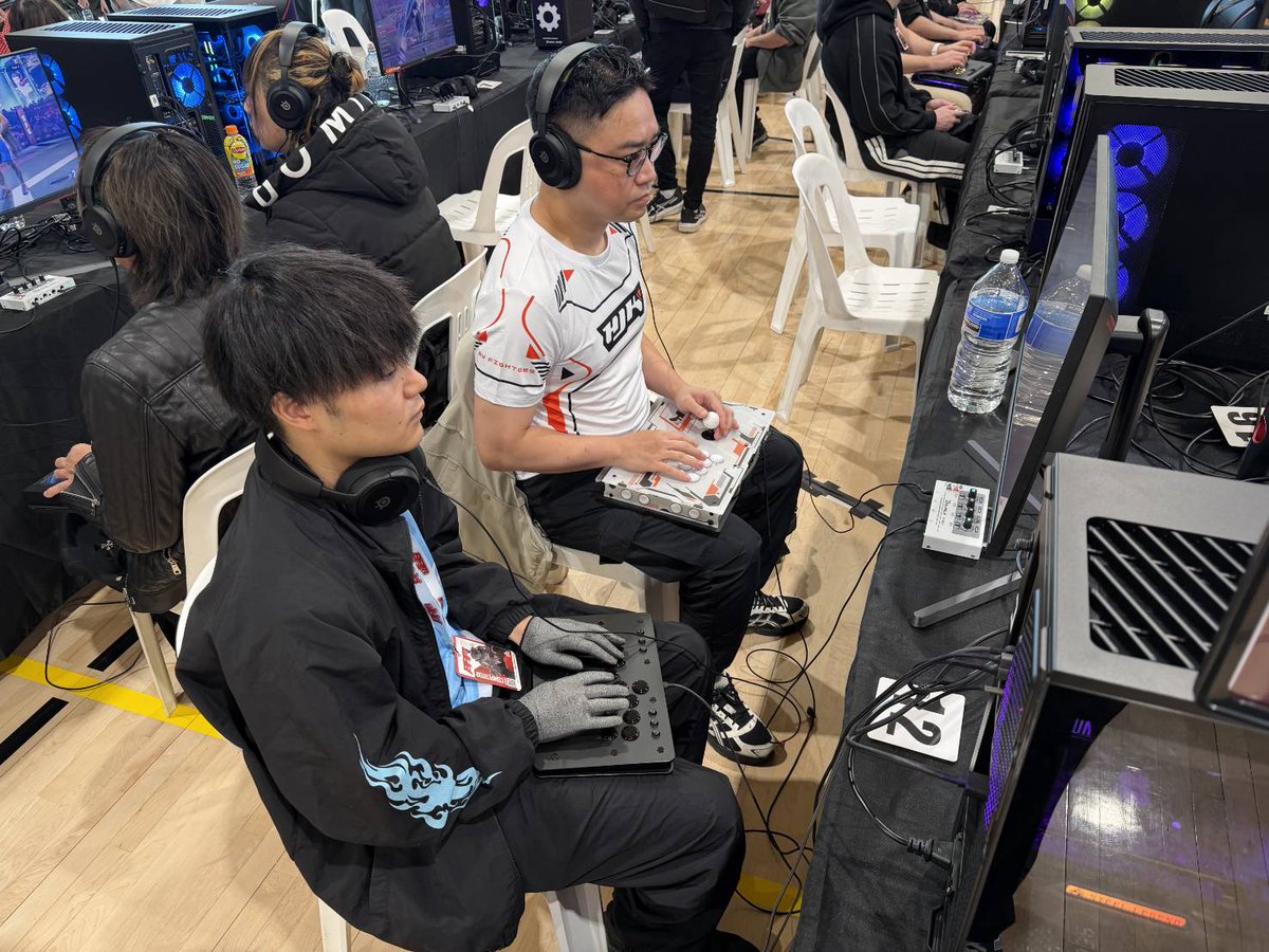 HJKGamingADY's tweet photo. Many people ask me why NL made it to the Top 8 at BAM 16; it’s because he used the HJK Custom Fightingstick we built specifically for him.#HJK #Streetfighter６ #NL #SAGAT #BAM16 https://t.co/qhND2H2Pul