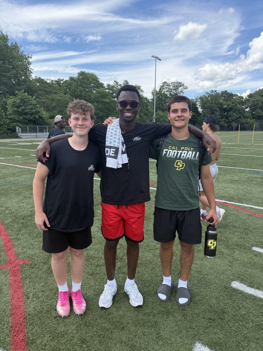 NoahString20's tweet photo. Had an amazing time at @Devinemovements camp with @nluong_ Thank you for all the new tips for becoming a better RB!
@MrLamusta @LHSPioFootball @stevenMconnolly https://t.co/UvqQ6HOh5G