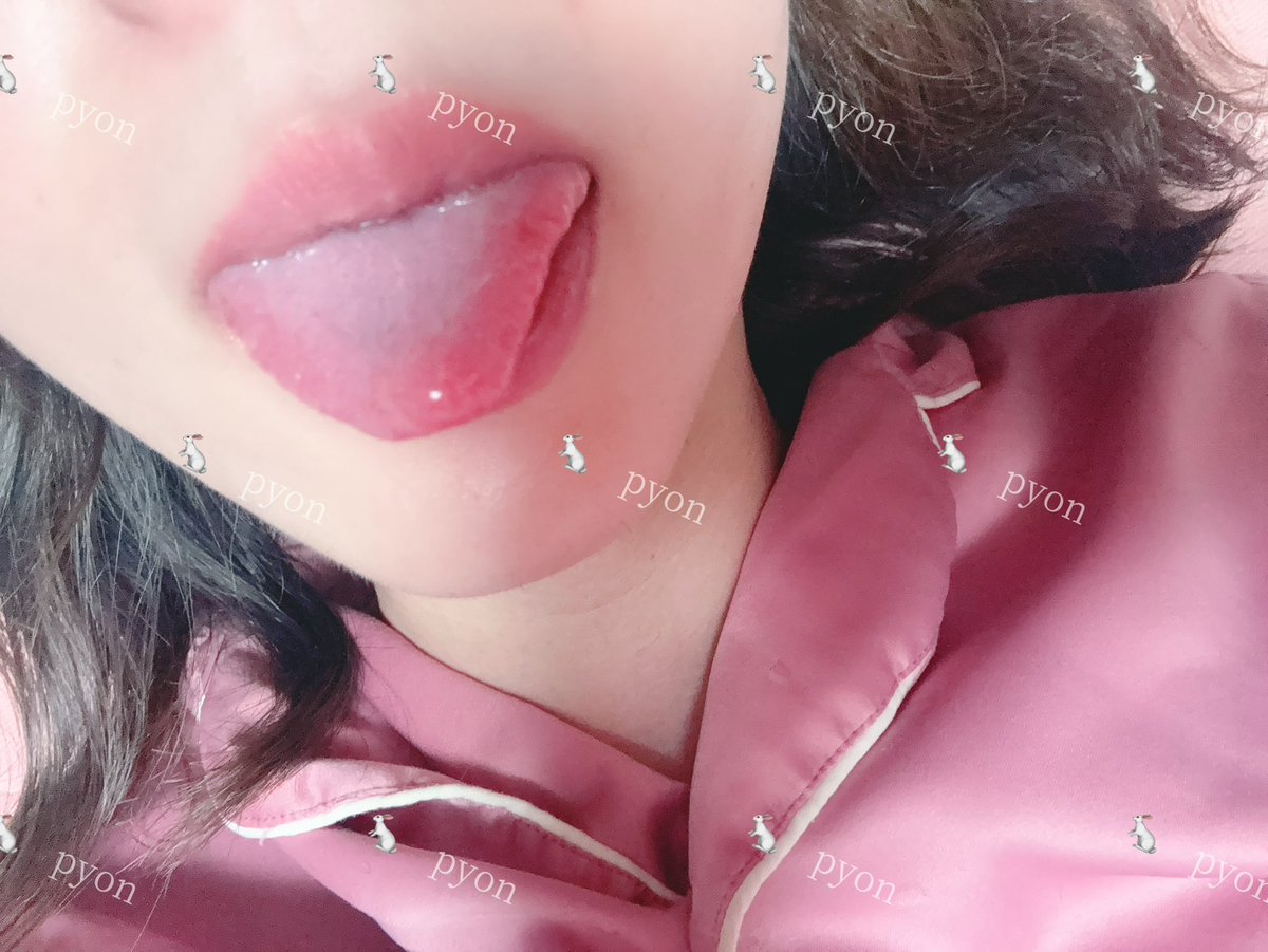 py0___n's tweet photo. パジャマ夏仕様に変えた⟡˖·

唇、舌フェチさん向けに👄 https://t.co/uoU4vgevPs