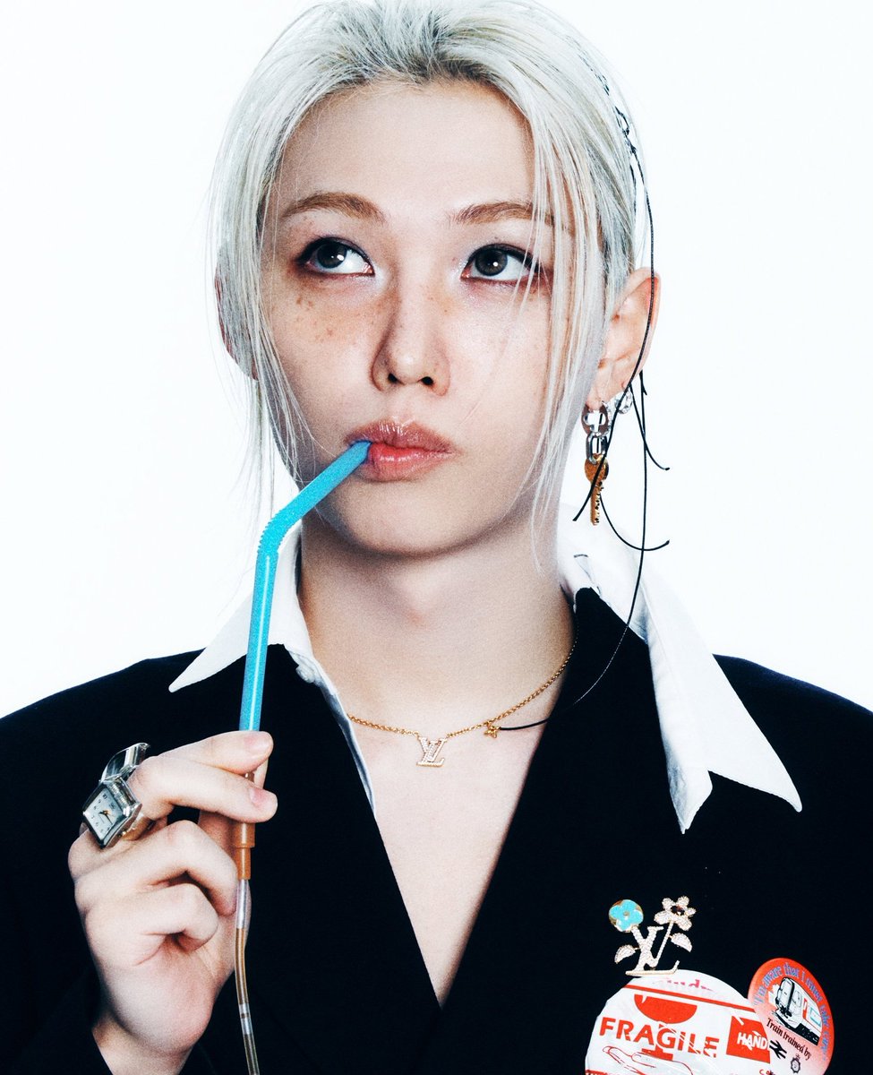 godboksang's tweet photo. 진짜 커피                            가짜 커피 https://t.co/RXTWdrJtb4
