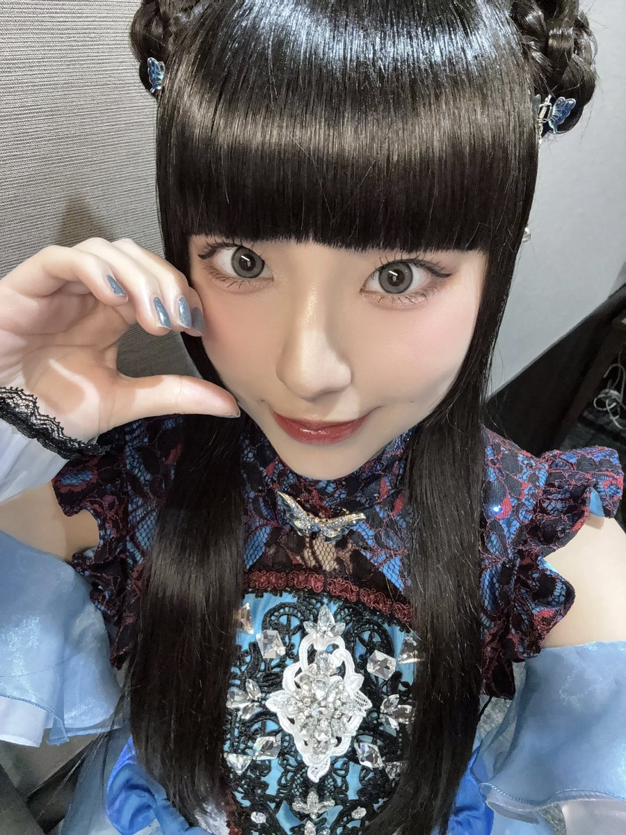 himawari_ado's tweet photo. would it be crazy if i said i'd rather these were their new costumes instead of the horror queen ones... DONT GET ME WRONG i like the horror queen ones but i love these ones more ESPECIALLY MIU'S https://t.co/XBfItUSdfB