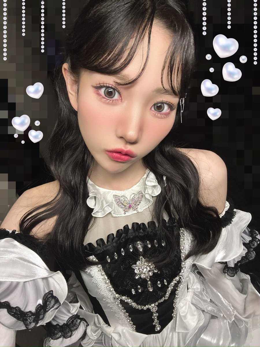 himawari_ado's tweet photo. would it be crazy if i said i'd rather these were their new costumes instead of the horror queen ones... DONT GET ME WRONG i like the horror queen ones but i love these ones more ESPECIALLY MIU'S https://t.co/XBfItUSdfB