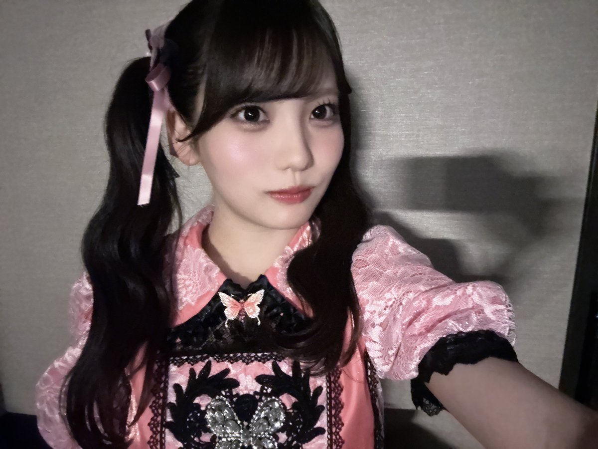 himawari_ado's tweet photo. would it be crazy if i said i'd rather these were their new costumes instead of the horror queen ones... DONT GET ME WRONG i like the horror queen ones but i love these ones more ESPECIALLY MIU'S https://t.co/XBfItUSdfB