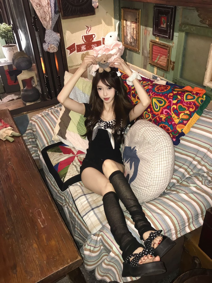 7777027L's tweet photo. 蒙上眼睛的乐趣在于你不知道下个巴掌会落在哪里对吗，嗯？小狗 #4i #s https://t.co/TSKniaugKd