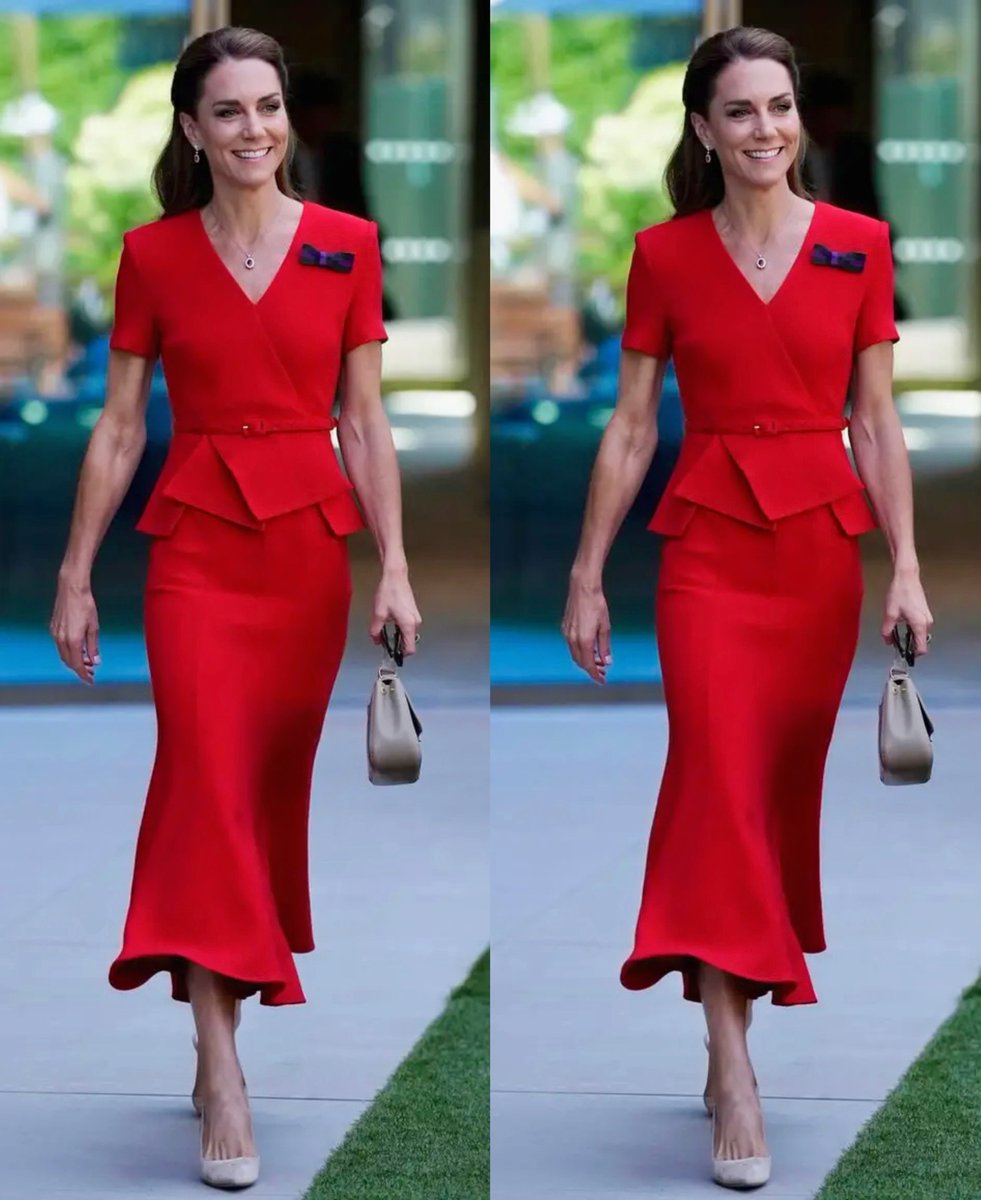 RoyallyBelle_'s tweet photo. New: The Princess of Wales has arrived at #Wimbledon to attend the Ladies’ Singles final, where she will present the trophy!

Looking stunning in red ❤️ https://t.co/GQfS9ohjaT