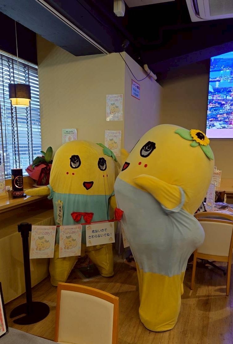 funassyi's tweet photo. みんなー今日も一日お疲れ様なっしー♪
ヾ(。゜▽゜)ノ一号たんお留守番よろしくなっしなー♪ちょっと大阪へ行ってたこ焼き食べてくるなっしー♪

明日もみんな笑顔になります様に梨汁ブシャー:＊
もやなしみー https://t.co/68pzmBhxWM