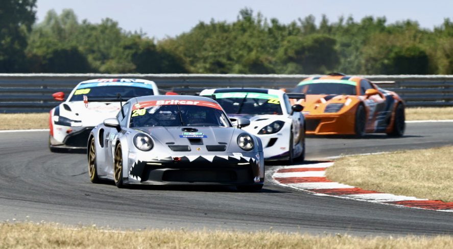 BritcarNews's tweet photo. While the Cunningham’s may have grabbed a significant lead from the start, a safety car deployment for two stranded Ginettas led to a complete change at the front. Solo driver Chris Murphy cunningly did both of his compulsory stops and with 25 mins left is now second overall. https://t.co/j5LP62OA7e