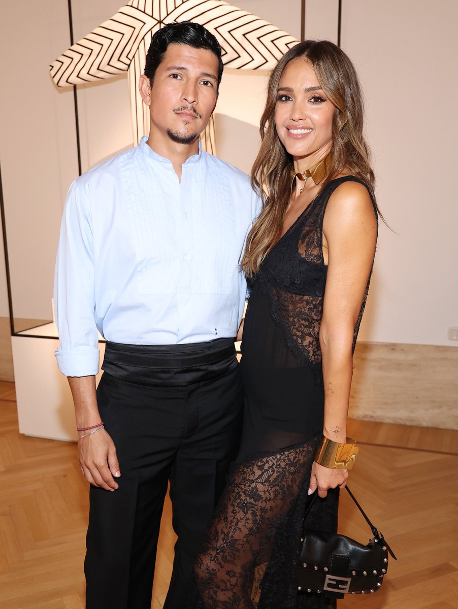 YonkoNaruto89's tweet photo. Jessica Alba &amp; Danny Ramirez make a picture perfect couple as they step out for the Fendi Couture Fall/Winter 2026-2027 Show in Rome!

#JessicaAlba #DannyRamirez #Fendi https://t.co/XTqeSyERsl