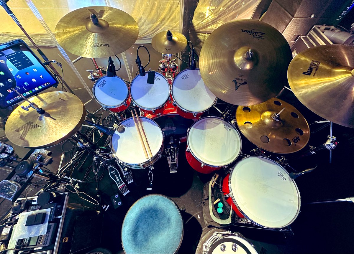 tanabekun's tweet photo. #天月 Zepp Tour 2026
「その笑顔まで、あとワンコーラス」初日、無事に終了しました！

最高に楽しかったし、本当に良いライブでした！
3本と言わず、30本くらい回りたい気分です笑

残り2公演も全力でサポートします！🥁 https://t.co/mqiQRTtZtp