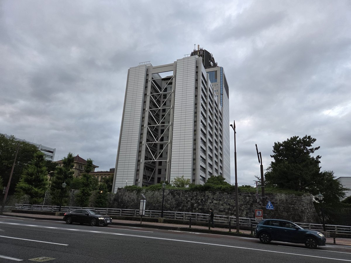 UI5293's tweet photo. ふーんこれが県庁ですか https://t.co/VRvd9lpynr