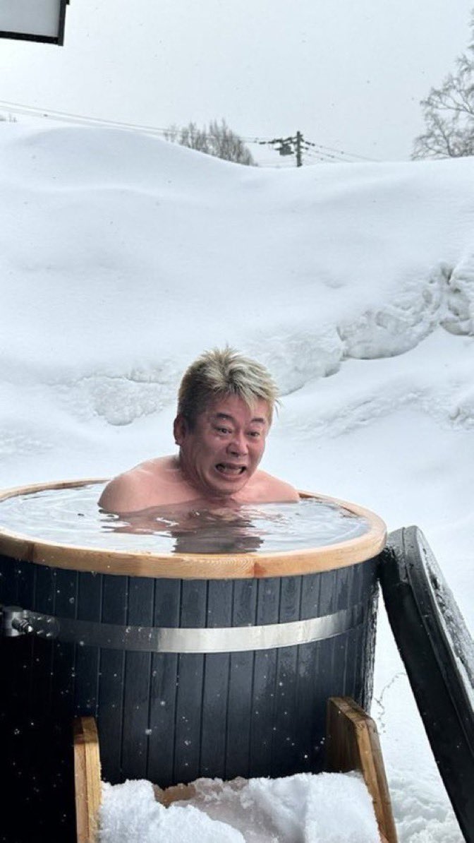 zatuon_neta's tweet photo. 無水カレーの水分枠の全てを背負わされたトマト https://t.co/JGQWBDGsJS