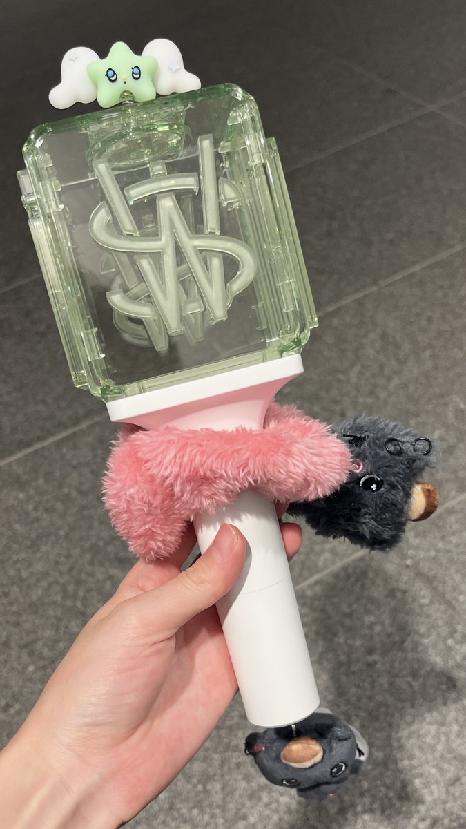 uuutss's tweet photo. トロッコなる神の乗り物に乗りしアイドルたちが間近で見れて、肉眼で表情まで確認し、もう成仏した https://t.co/0LAwNE7cdt