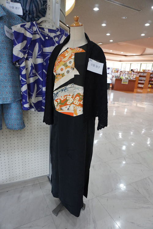lakeecho3877's tweet photo. 【和の仲間 着物リメイク作品展 開催中！】
会場には、すべて着物をリメイクして作られた素敵な作品がずらりと並んでいます！ ぜひ職人技が光るリメイクの世界を間近でご覧ください！
期間：7月5日(日)～7月19日(日)
＃着物リメイク ＃和の仲間 ＃ハンドメイド ＃作品展 https://t.co/wL1VN329Bi