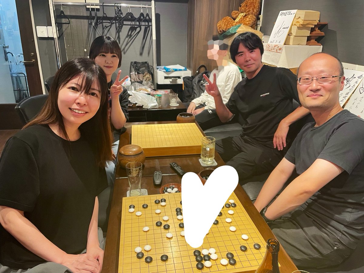 igoyushima's tweet photo. 昨日はなんと、渡辺先生にご来店いただきました！
野球観戦しながら対局笑
囲碁もお強かったです✨ https://t.co/WfsHOUJFC5