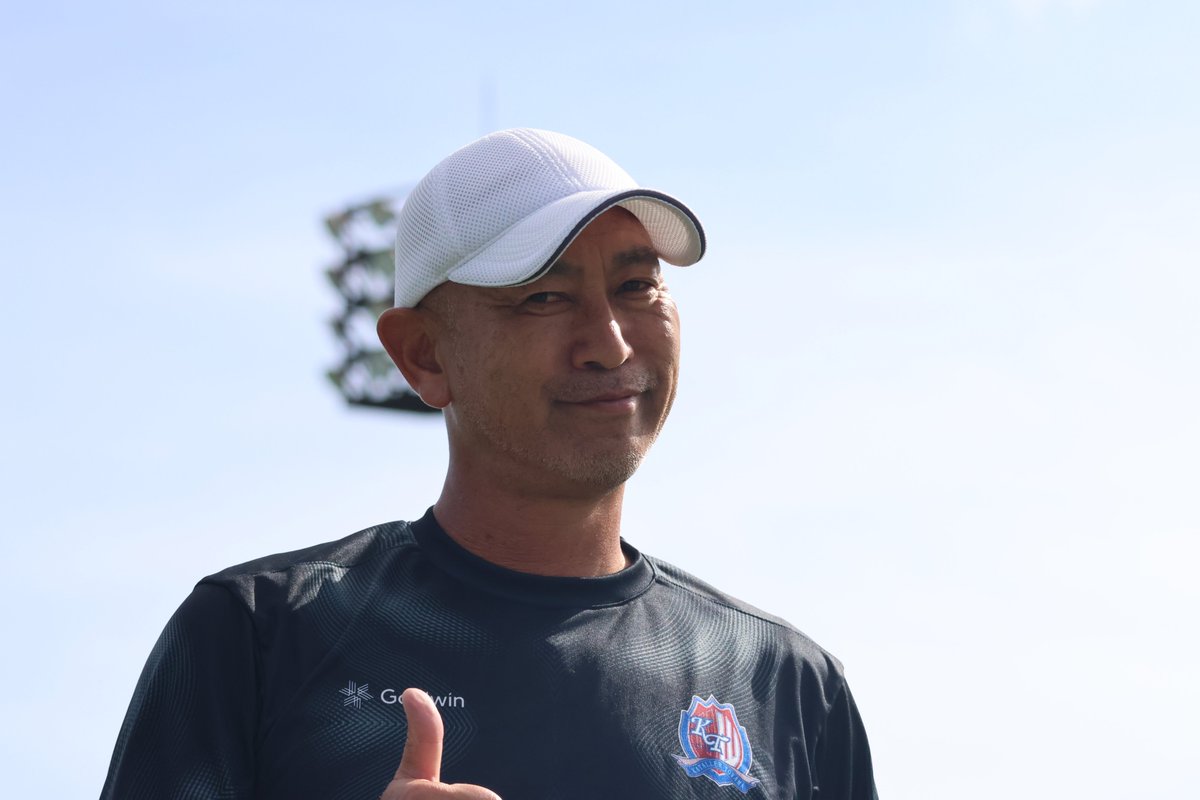 katallertoyama's tweet photo. ／
キャンプ情報📷️
＼

午後練習前の選手たちを、#古川真人 選手がパシャリ📸
カメラを向けられた選手たちから、自然な笑顔を引き出してくれました☺️
和やかな雰囲気のなか、午後のトレーニングがスタート⚽️

古川選手、ありがとう！

#カターレ富山 https://t.co/nq9nrvMGMg