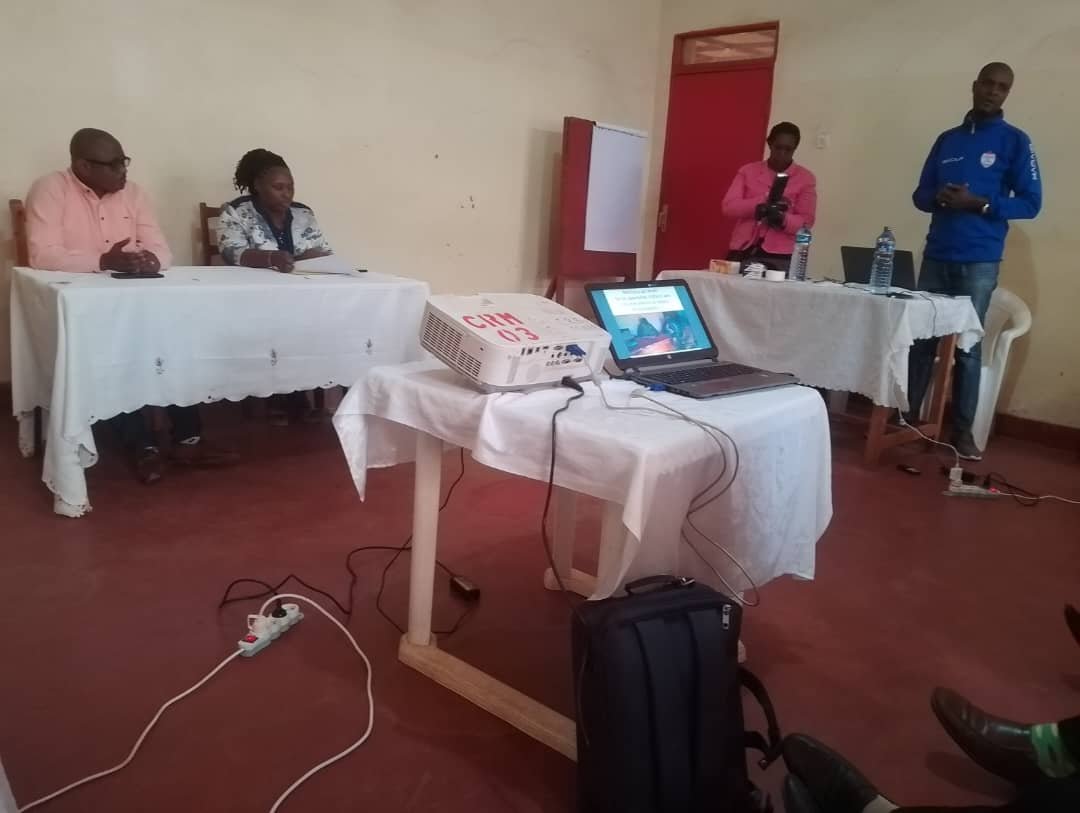 Merankabandi2's tweet photo. @TwitezimbereBdi @CAREGlobal @AVEDECBurundi @cocafemgl @Gitega L'étude recommande notamment de concentrer les investissements sur les filières prioritaires, de faciliter l'accès au financement des microentreprises rurales, de renforcer les chaînes de valeur, de promouvoir l'inclusion écque des femmes, des jeunes et des groupes vulnérables,.. https://t.co/WZ6wKGz54O