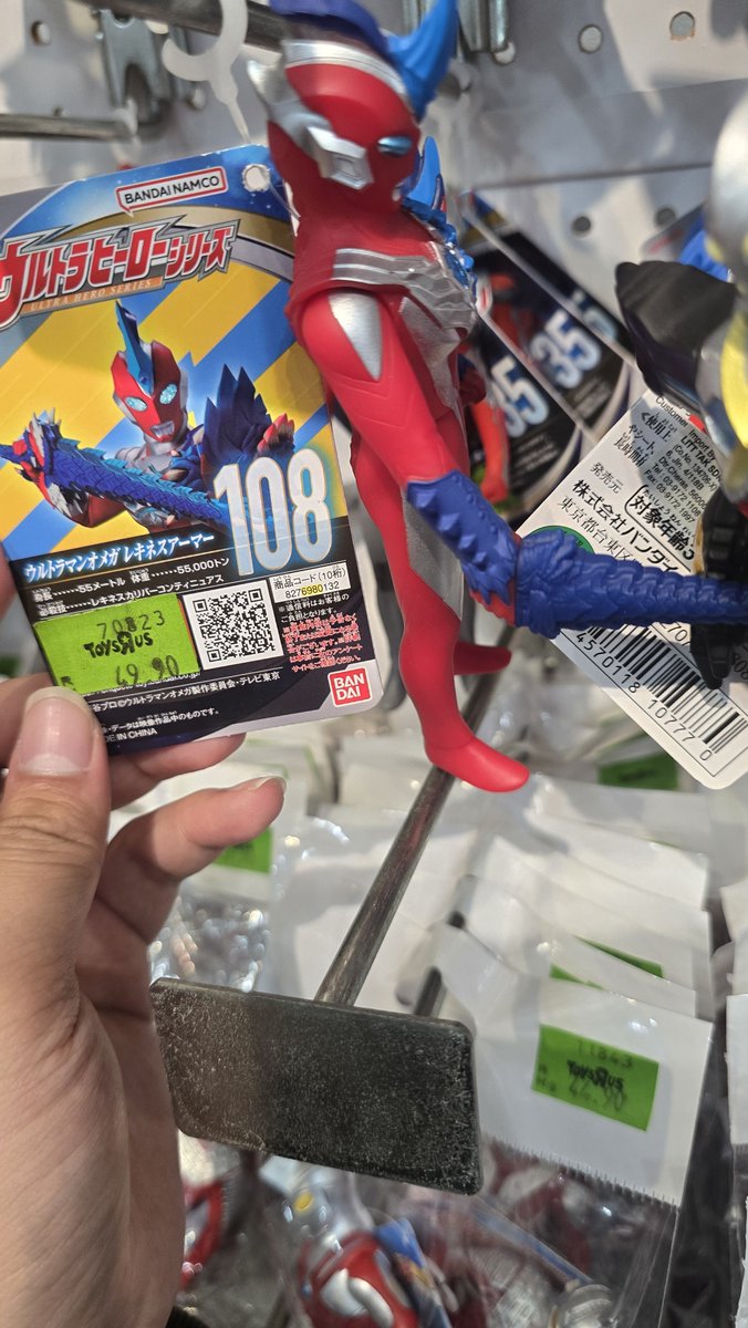 rando3bfacts's tweet photo. I distinctly remembered seeing a kid wanting to buy Ultraman Sofubi and his dad thinking it's too expensive and would rather buy bootlegs and considering the price of a Monsta Fgura in comparison in the same store, suddenly certain things about the Fgura makes more sense. https://t.co/24xE9xGIwk