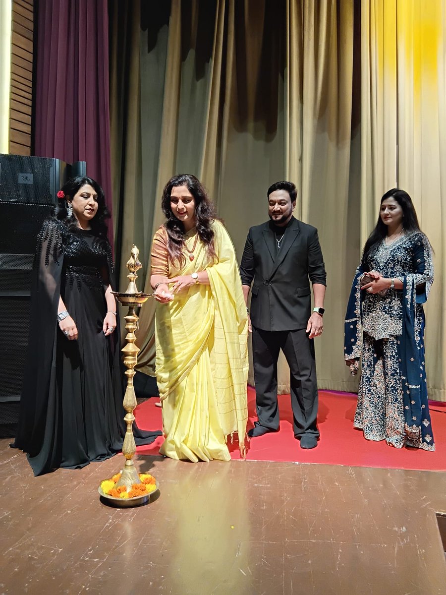NetraShirke's tweet photo. संगीताच्या सुरावटींनी सजलेल्या एका मंत्रमुग्ध करणाऱ्या अविस्मरणीय" सिम्फनी " प्रस्तुत "Fiestra-14 - Melodies  Forever" हा  संगीत कार्यक्रम मोठ्या उत्साहात संपन्न झाला.

याप्रसंगी नगरसेविका नेत्रा शिर्के यांनी उपस्थित राहून कलाकारांचा उत्साह द्विगुणित केला. https://t.co/bFa6XFMhQl