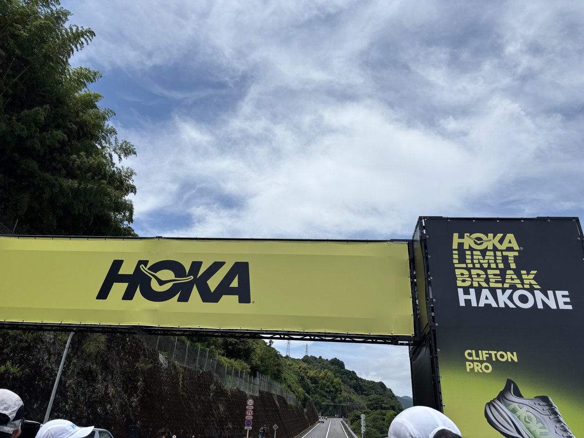 3104hanamu's tweet photo. ターンパイクでランニングイベント
HOKA LIMIT BREAK HAKONE
クリフトン11proで 27k走りました
サイズは良かったんだけど、くるぶしに豆発生
かつ、母指球から親指にかけ痺れ。
辛いけど、来年開催したら、参加しそう
参加料とられるけどHOKAの持ち出し
参加者は保険料だけっぽい #hoka #crifton11pro https://t.co/ISu100KM4Q