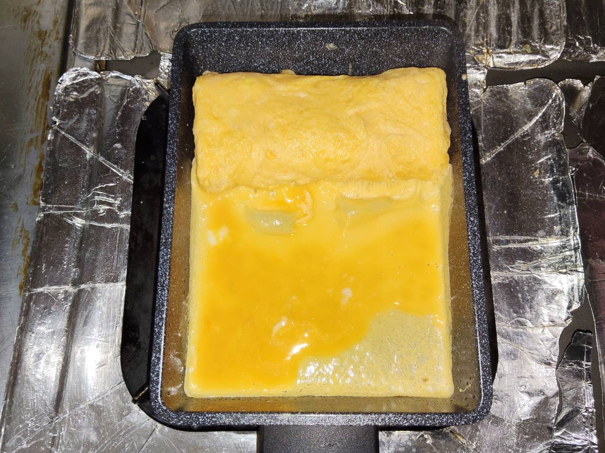 hpc_marquee's tweet photo. 今日の夕食は久し振りに和食にしました。
「アカエイの煮付け」は熱湯を注いで霜降りをして水で洗い下処理をしました。
臭みを取るために、ごぼう、生姜、梅干しを入れて煮付けました。

ご飯はいつもどおり「酵素玄米」を炊いて美味しくいただきました。

#アカエイの煮付け
#だし巻き卵
#酵素玄米 https://t.co/OlmZEZUzC1