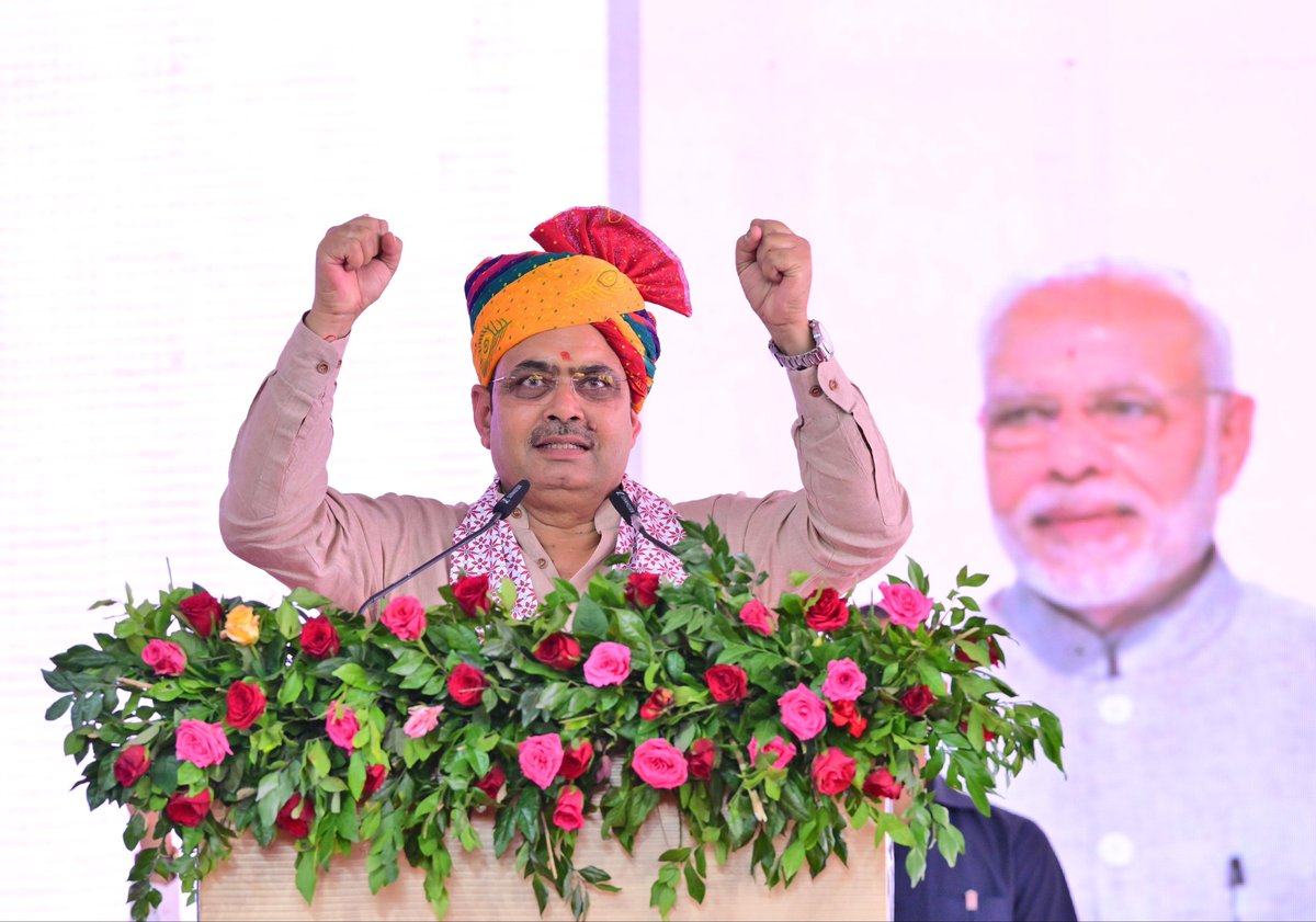 BhajanlalBjp's tweet photo. आज केकड़ी विधानसभा क्षेत्र में आयोजित जनसभा में उपस्थित देवतुल्य जनता का स्नेह और उत्साह अभिभूत करने वाला था। 

इस अवसर पर 'देवली-नसीराबाद फोरलेन सड़क परियोजना' के प्रथम चरण के शिलान्यास सहित अजमेर जिले के चहुंमुखी विकास को नई गति देते हुए करीब 880 करोड़ रुपये के विभिन्न विकास कार्यों का लोकार्पण एवं शिलान्यास किया।

पिछले 2.5 साल में उन्नत इंफ्रास्ट्रक्चर और सुगम यातायात के साथ 'विकसित राजस्थान' के निर्माण के लिए हमारी सरकार पूरी तरह संकल्पित है।

इस अवसर पर प्रदेश अध्यक्ष श्री @madanrrathore जी, केंद्रीय कृषि राज्य मंत्री श्री @mpbhagirathbjp जी, उपमुख्यमंत्री श्रीमती @KumariDiya जी सहित अन्य जनप्रतिनिधिगण उपस्थित रहे।