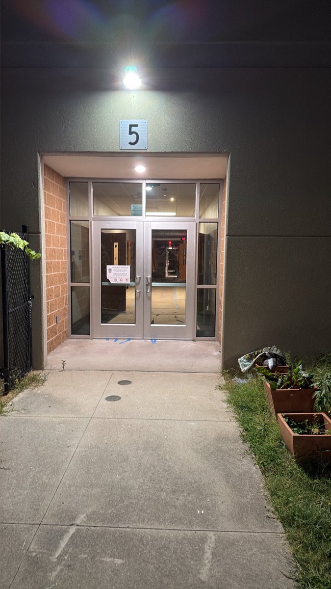 IxAton's tweet photo. My elementary school on a summer morning https://t.co/mF0IJRzfeK