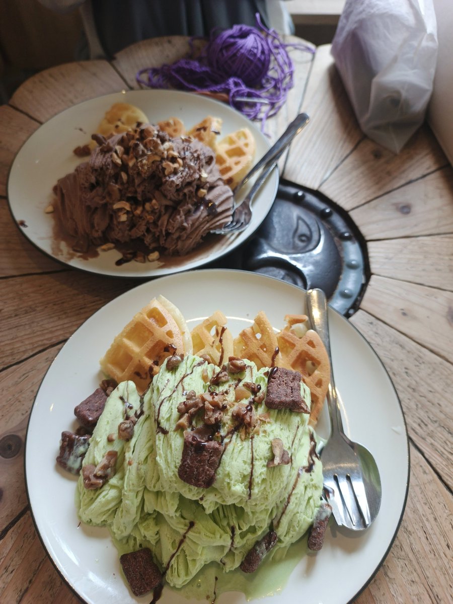 a_acagreenleaf's tweet photo. Jujur nostalgia banget waktu smp ak sering mam ini sm temen2, ternyata kesini lagi massih murah dan enakkk huahh https://t.co/LyCwMSbrSk